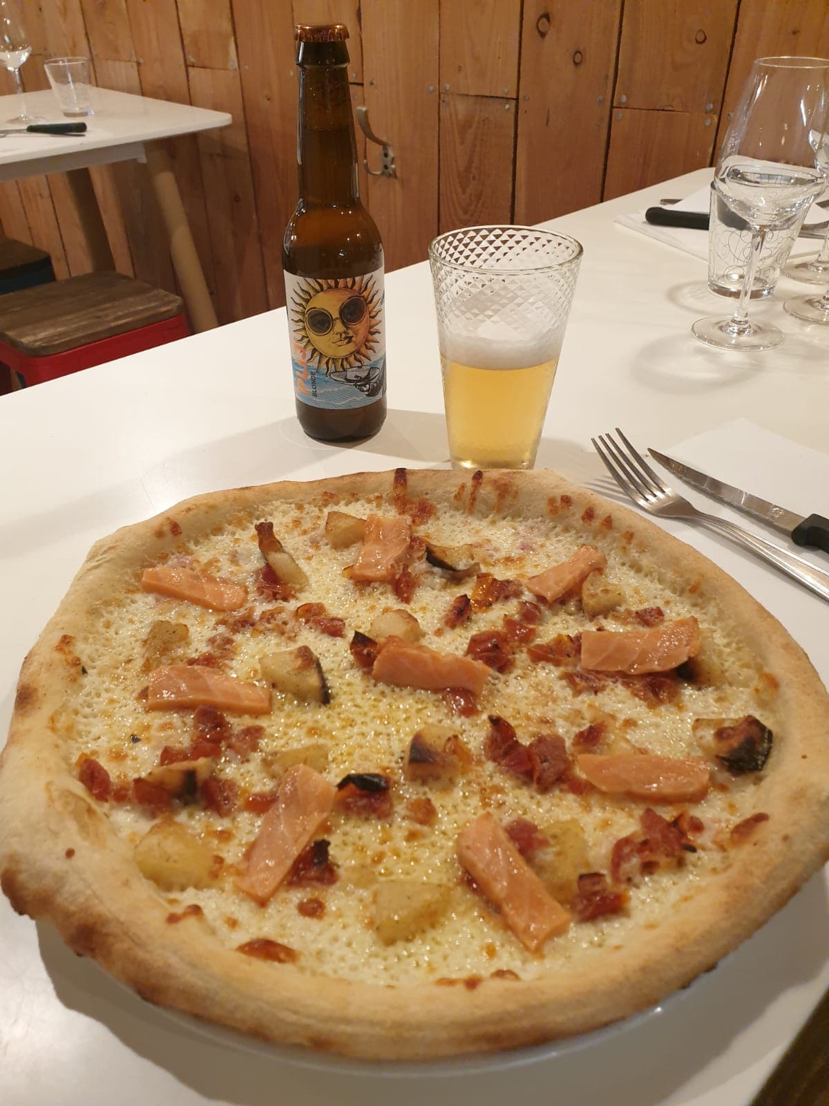 Pizza saumon et bière artisanale — Smile Inside Quimper